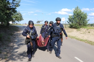 policjanci podczas ćwiczeń