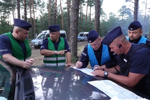 policjanci podczas ćwiczeń