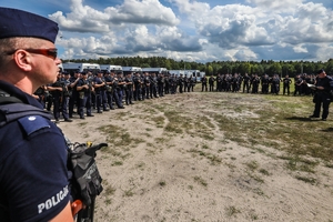 policjanci podczas ćwiczeń