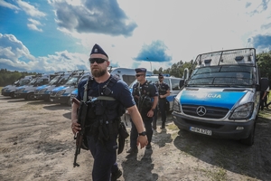 policjanci podczas ćwiczeń