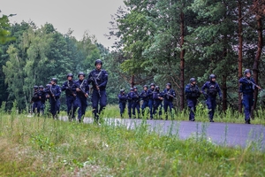 policjanci podczas ćwiczeń