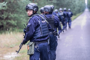 policjanci podczas ćwiczeń