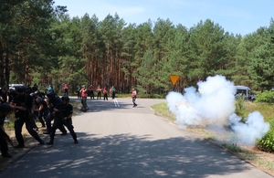 policjanci podczas ćwiczeń