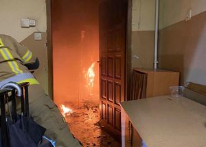 akcja gaśnicza płonącego mieszkania