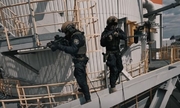 Policyjni kontrterroryści podczas w trakcie ćwiczeń