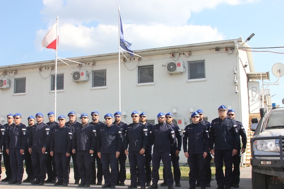 grupa policjantów w trakcie uroczystości