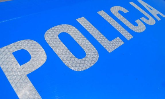 napis policja na radiowozie