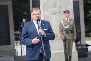 Uroczystości na placu Piłsudskiego z okazji Dnia Weterana Walk o Niepodległość Rzeczypospolitej Polskiej - przemówienie Szefa Urzędu do Spraw Kombatantów i Osób Represjonowanych, ministra Jana Józefa Kasprzyka