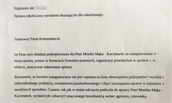 zdjęcie przesłanych dla policjantki podziękowań