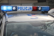 napis policja na dachu radiowozu