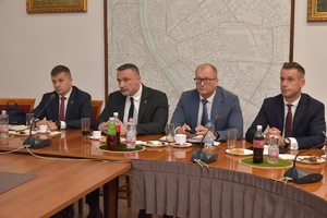 polska delegacja przy stole podczas spotkania