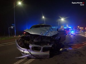 Uszkodzony samochód osobowy marki BMW