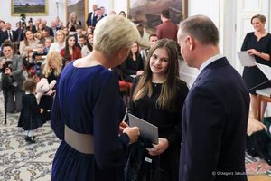 Prezydent Andrzej Duda I pani Prezydentowa Agata Duda z podopieczną Fundacji Dorastaj z Nami