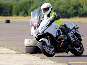 szkolenie policjantów ruchu drogowego w zakresie kierowania motocyklem szosowym