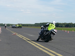 szkolenie policjantów ruchu drogowego w zakresie kierowania motocyklem szosowym