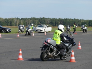 szkolenie policjantów ruchu drogowego w zakresie kierowania motocyklem szosowym