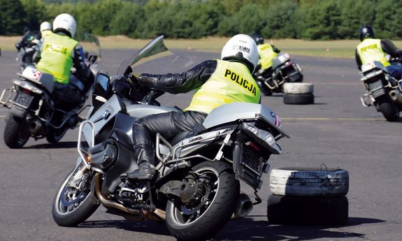 szkolenie policjantów ruchu drogowego w zakresie kierowania motocyklem szosowym