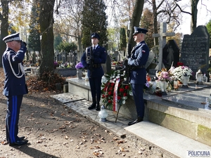 Komendant Główny Policji gen. insp. Jarosław Szymczyk w imieniu kierownictwa polskiej Policji, wszystkich policjantów i pracowników policji oddał cześć pamięci byłego naczelnego kapelana Policji, a także kapelana Komendy Głównej Policji śp. księdza Jana Kota SAC