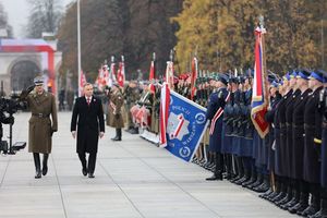 Uroczyste obchody Narodowego Święta Niepodległości na Pl. Piłsudskiego w Warszawie - Kompania Reprezentacyjna Polskiej Policji