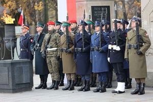 Uroczyste obchody Narodowego Święta Niepodległości na Pl. Piłsudskiego w Warszawie - Kompania Reprezentacyjna Polskiej Policji