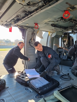 wspólne ćwiczenia ratowników medycznych Centralnego Pododdziału Kontrterrorystycznego Policji &quot;BOA &quot;, Lotniczego Pogotowia Ratunkowego, Centralnego Szpitala Klinicznego MSWiA i Zespołu Pomocy Humanitarno-Medycznej KPRM