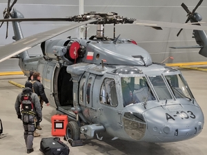 wspólne ćwiczenia ratowników medycznych Centralnego Pododdziału Kontrterrorystycznego Policji &quot;BOA &quot;, Lotniczego Pogotowia Ratunkowego, Centralnego Szpitala Klinicznego MSWiA i Zespołu Pomocy Humanitarno-Medycznej KPRM