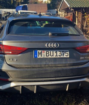 zabezpieczone na parkingu audi q3