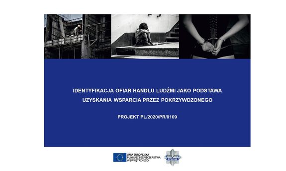 Od góry trzy obrazki znajdujące się obok siebie, przedstawiające ofiary handlu ludźmi. Pod spodem napis: „Identyfikacja ofiar handlu ludźmi jako podstawa uzyskania wsparcia przez pokrzywdzonego&quot;. Projket Pl / 2020 / PR / 0109. Pod spodem logo Unii Europejskiej i Napis Unia Europejska Fundusz Bezpieczeństwa Wewnętrznego i logo Policji