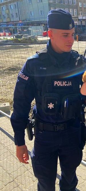 umundurowany policjant