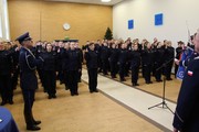 Policjanci zaproszeni goście podczas uroczystego ślubowania w Komendzie Wojewódzkiej Policji w Poznaniu w dniu 4 stycznia 2023 roku