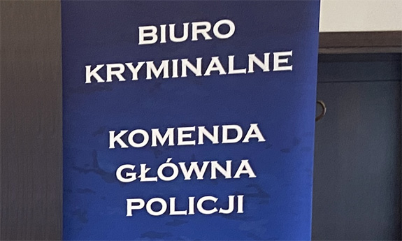 Rollup z napisami Biuro Kryminalne, Komenda Główna Policji.
