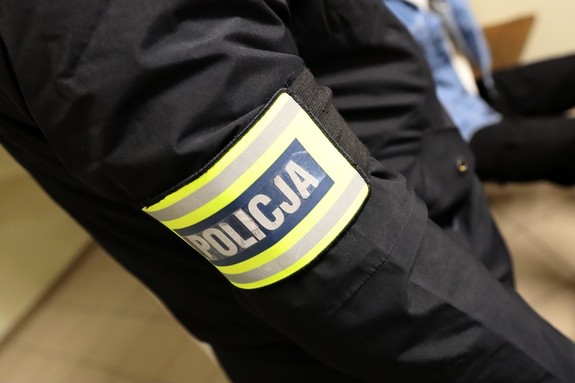 Opaska z napisem policja
