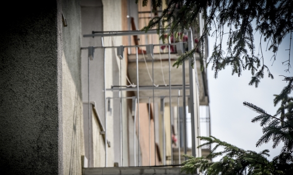 balkon bloku mieszkalnego