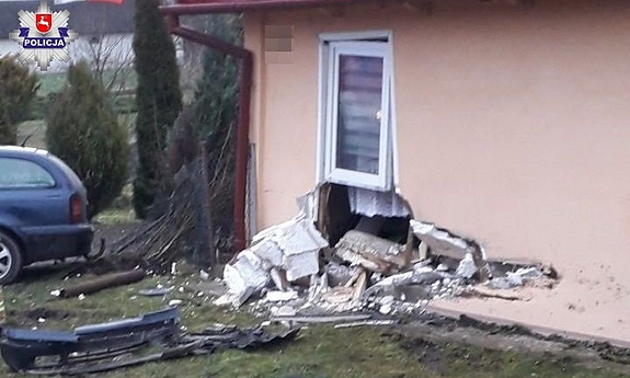 uszkodzona ściana budynku