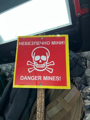 znak ostrzegający przed minami