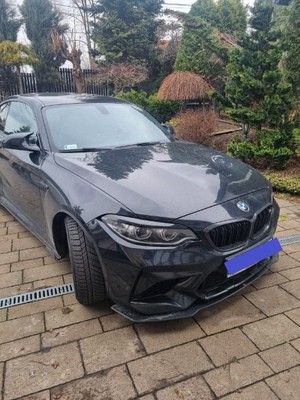 Samochód bmw koloru czarnego