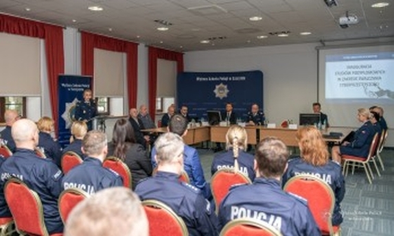 policjanci uczestnicy uroczystej inauguracji