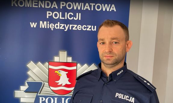 umundurowany policjant