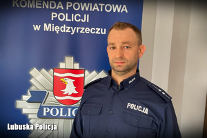 umundurowany policjant