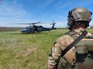 ćwiczenia w Mołdawii z wykorzystaniem policyjnego śmigłowca S-70i Black Hawk pod czujnym okiem instruktorów z CPKP &quot;BOA&quot;