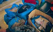 pudełka i torby z odzieżą z podrabianymi znakami towarowymi