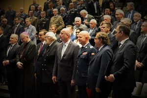 zebrani na sali goście konwentu morskiego