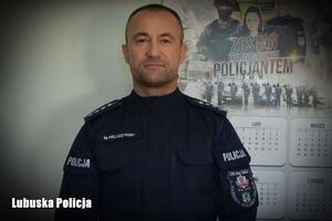 umundurowany policjant