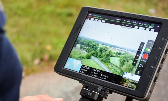 ekran urządzenia sterującego dronem