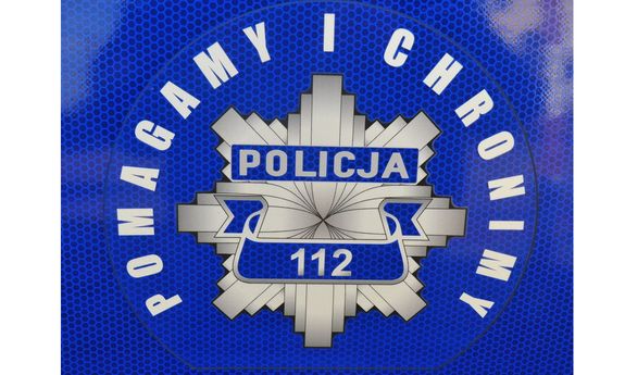Policyjna gwiazda z numerem 112 i hasłem pomagamy i chronimy