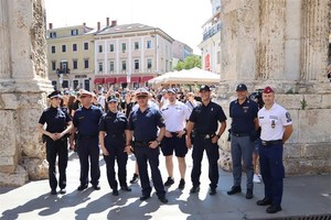 polscy policjanci patrolują ulice Chorwacji razem z chorwackimi policjantami