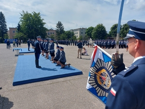 policjanci podczas uroczystej promocji na pierwszy stopień oficerski