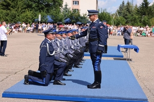 policjanci podczas uroczystej promocji na pierwszy stopień oficerski