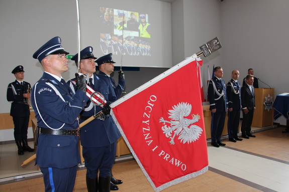 poczet sztandarowy policjantów