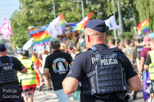 Marsz Równości w Gorzowie Wielkopolskim. Policjanci zadbali o bezpieczny przemarsz